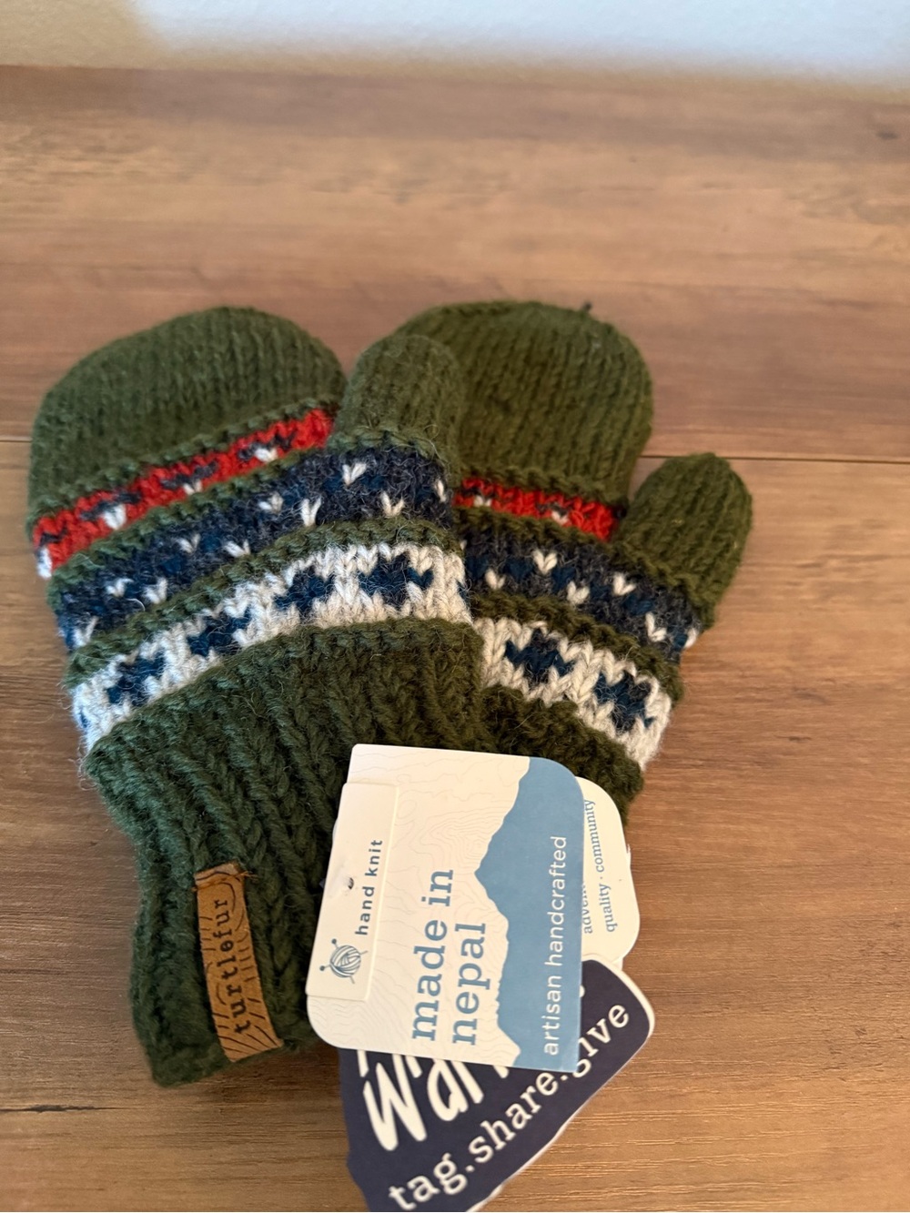 Turtle Fur Hand-Knit Wool Green Fair Isle Mittens - Made in Nepal NWT